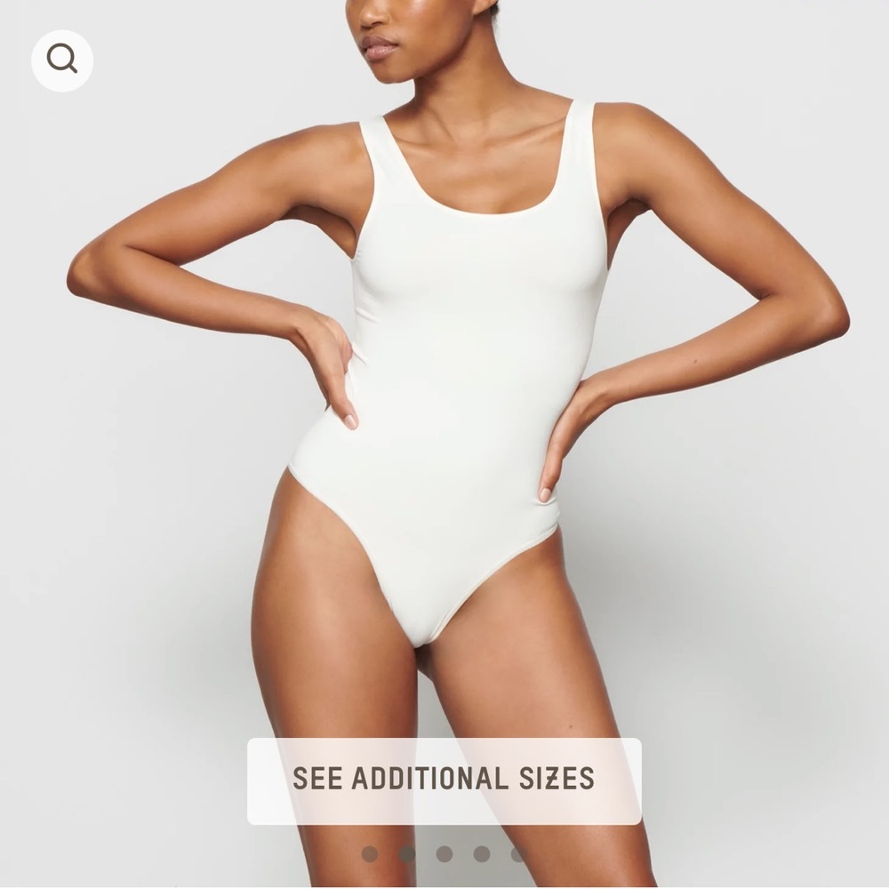 SKIMS SOFT SMOOTHING THONG BODYSUIT
